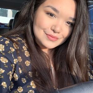 Meet your Posher, Cynthia